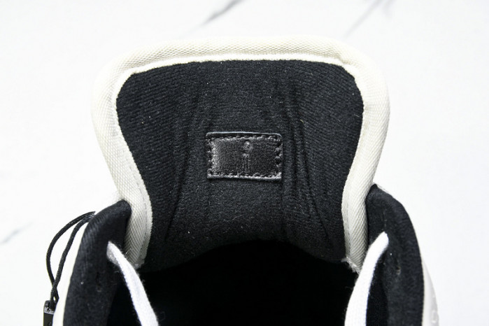 Gv*c sneaker