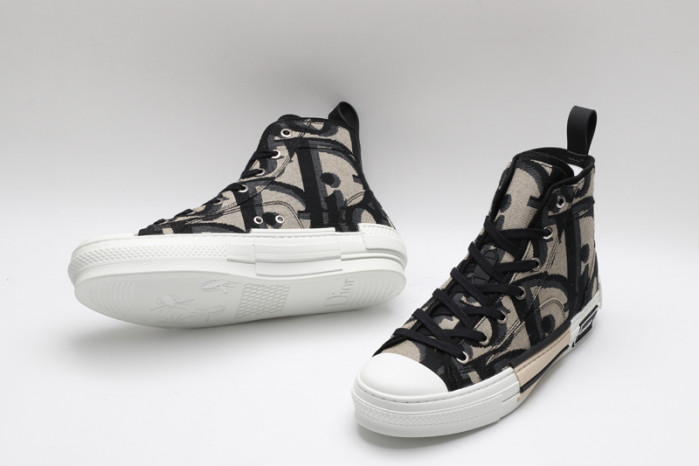 D10R B23 Oblique High Top Sneaker