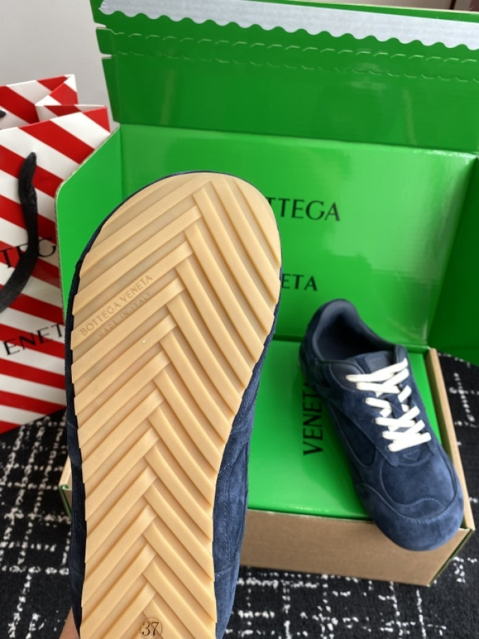 b0tt*ga Ven*ta sneaker