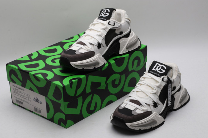 DG SNEAKERS 052505
